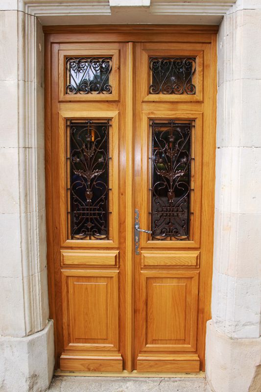 Porte bois sur mesure avec grilles